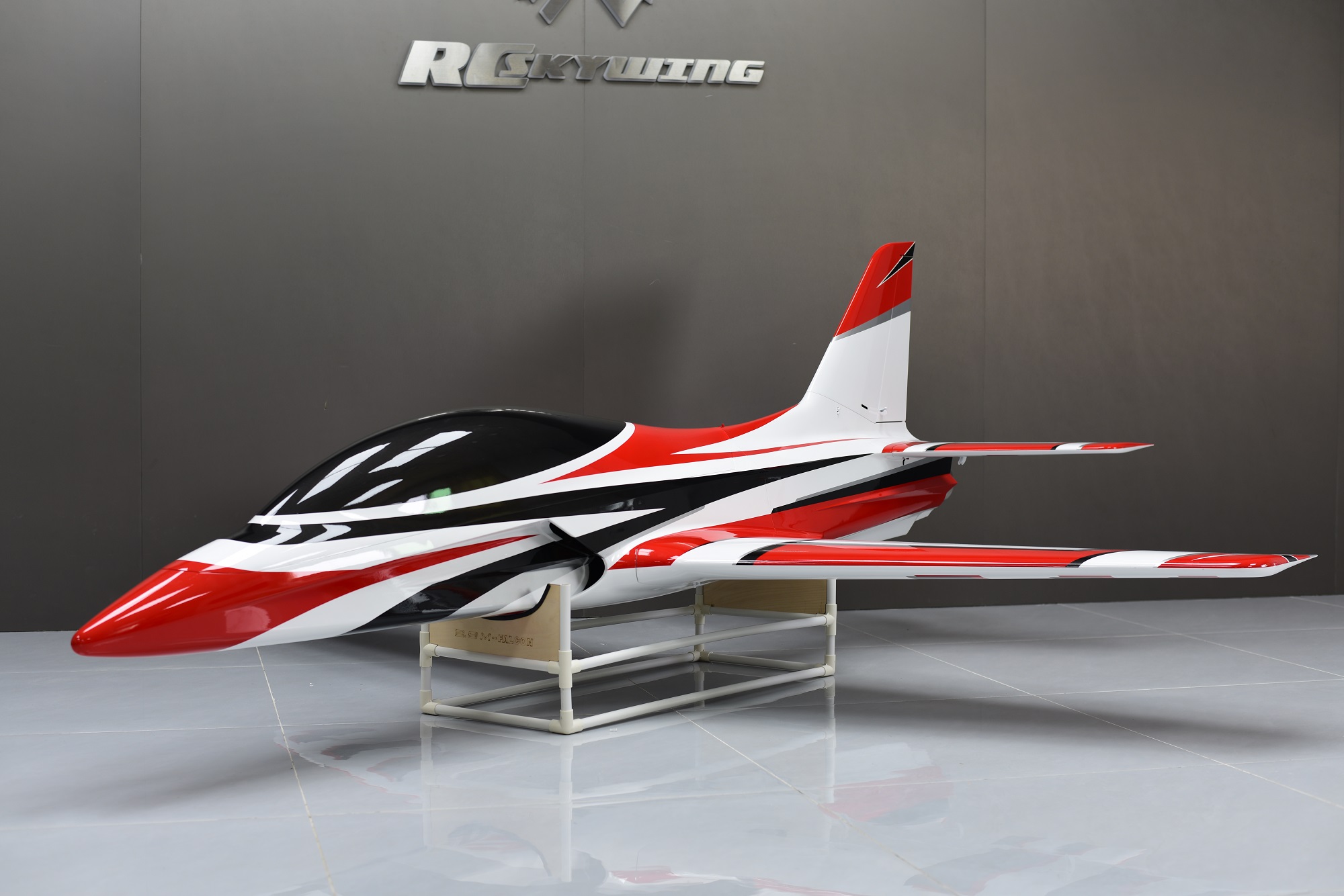 Falcon 110 - rot/schwarz/grau/weiß - A