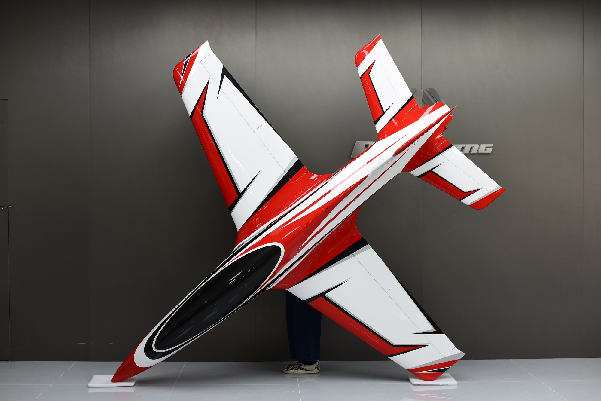 Falcon 110 - rot/schwarz/grau/weiß - A