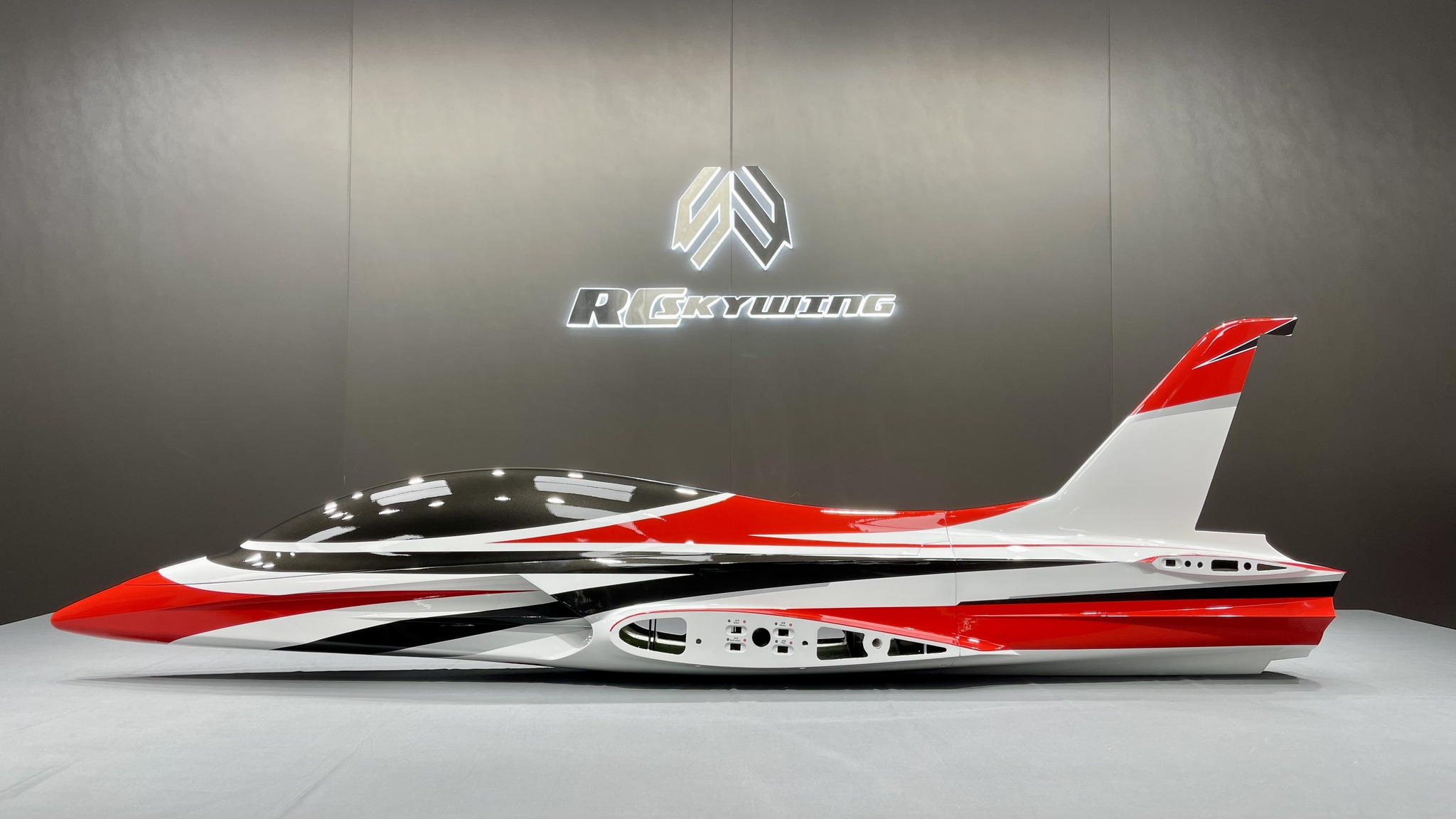 Falcon 82 - rot/schwarz/grau/weiß - A