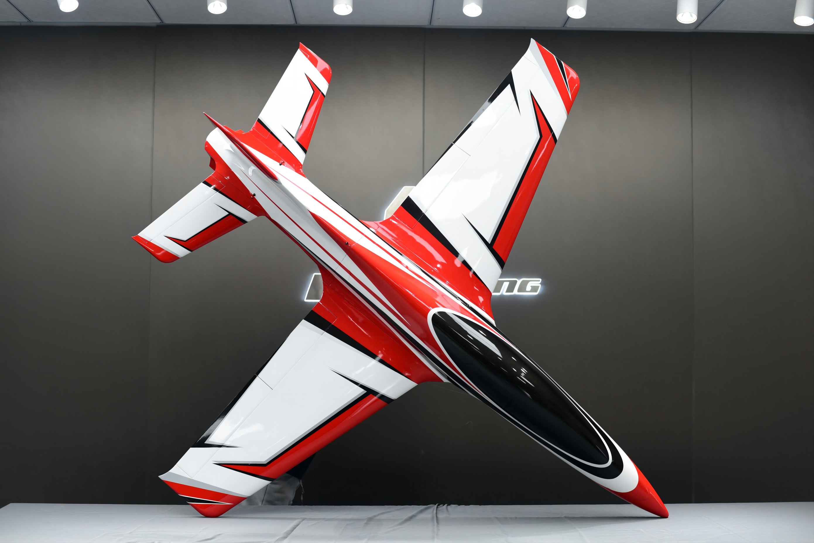 Falcon 82 - rot/schwarz/grau/weiß - A