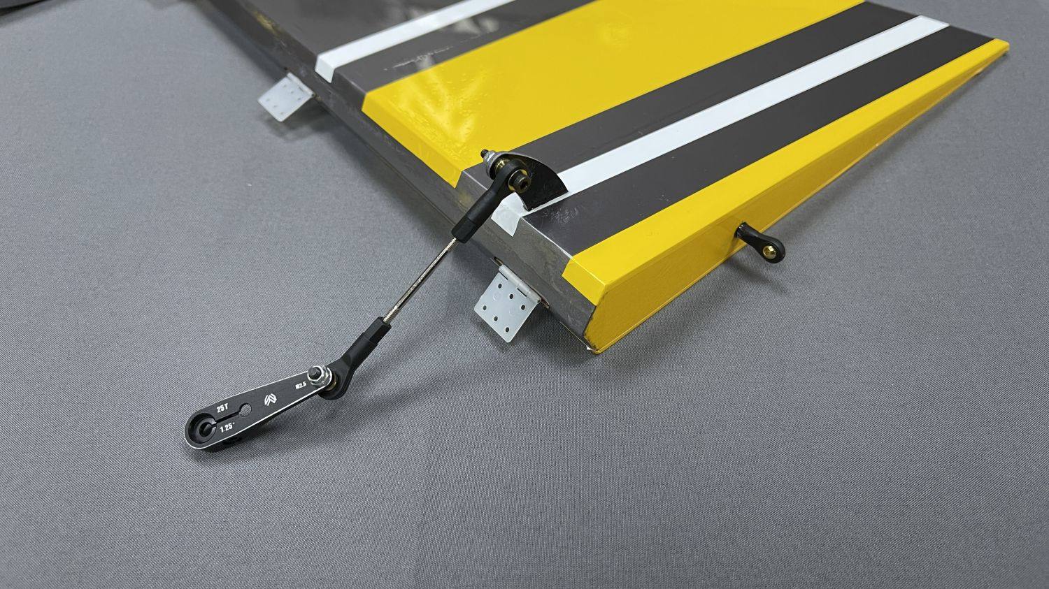 Edge 540 - 67 - PNP - grau/grün/weiß - D