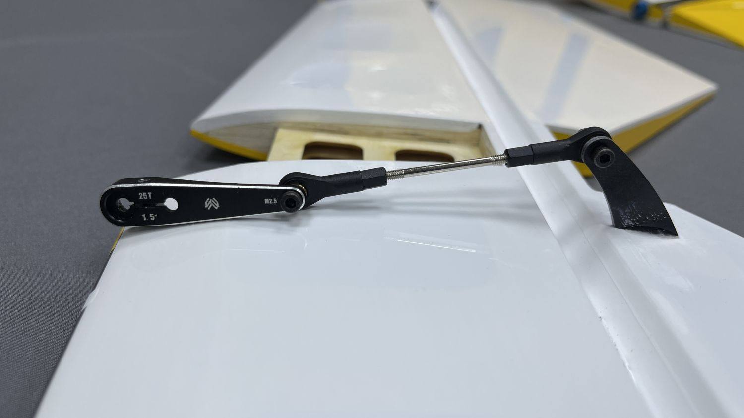 Edge 540 - 67 - PNP - grau/grün/weiß - D