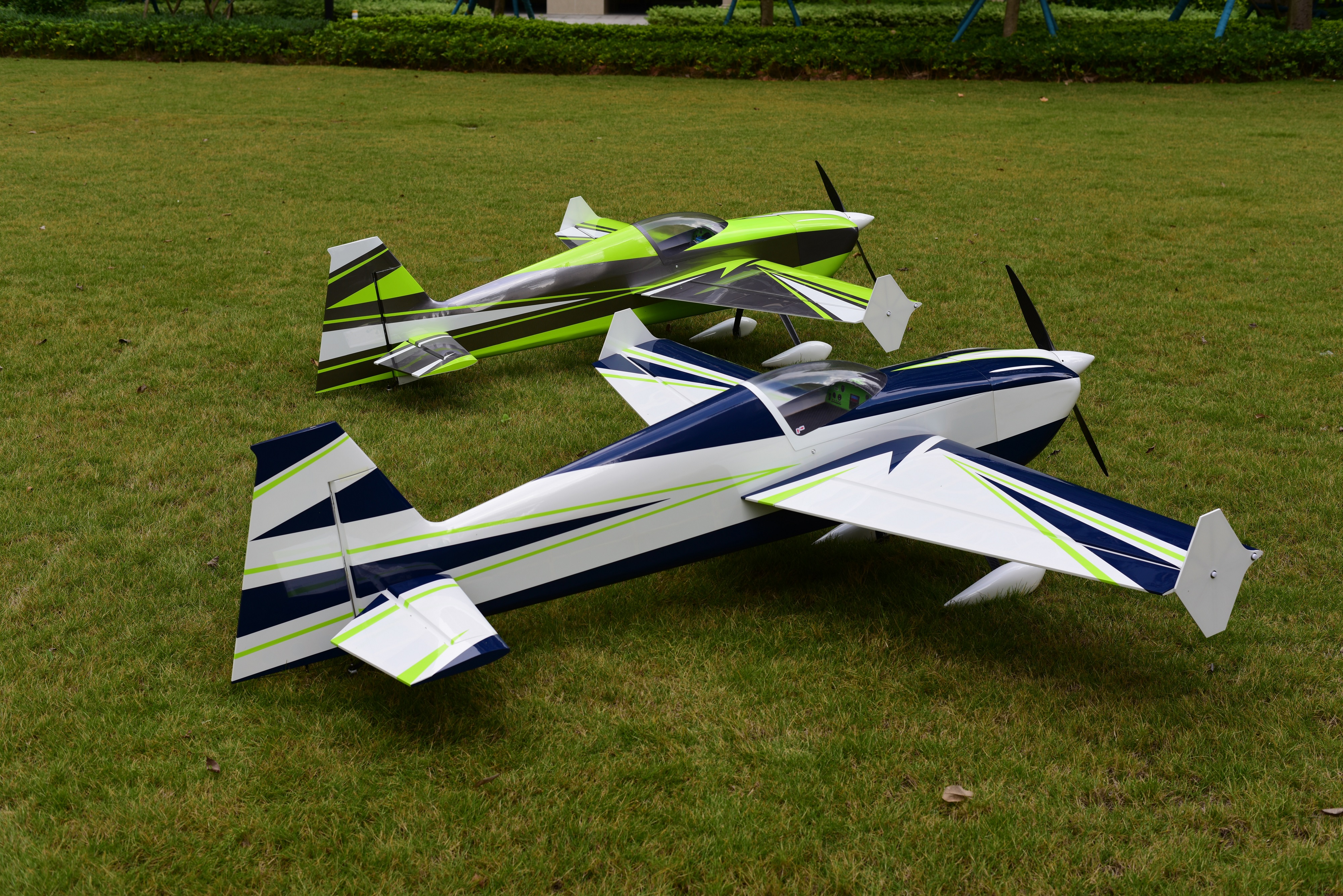 Edge 540 - 91 V2 - blau/weiß/grün