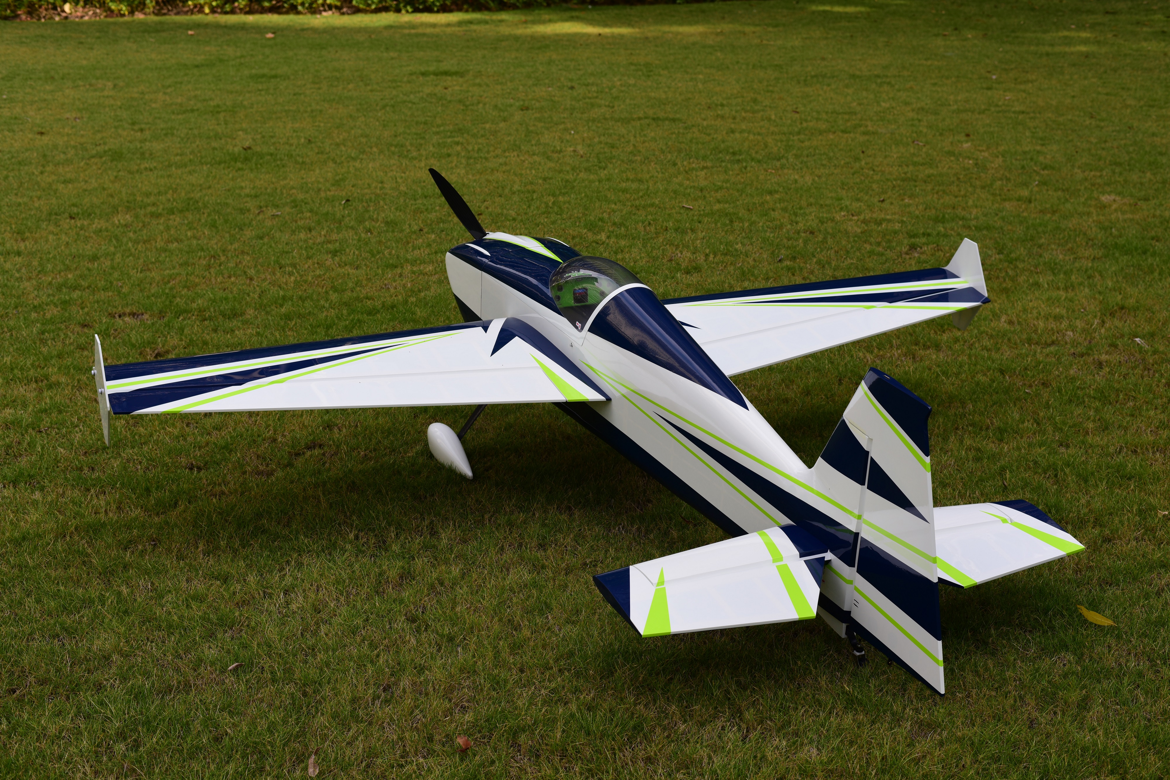 Edge 540 - 91 V2 - blau/weiß/grün
