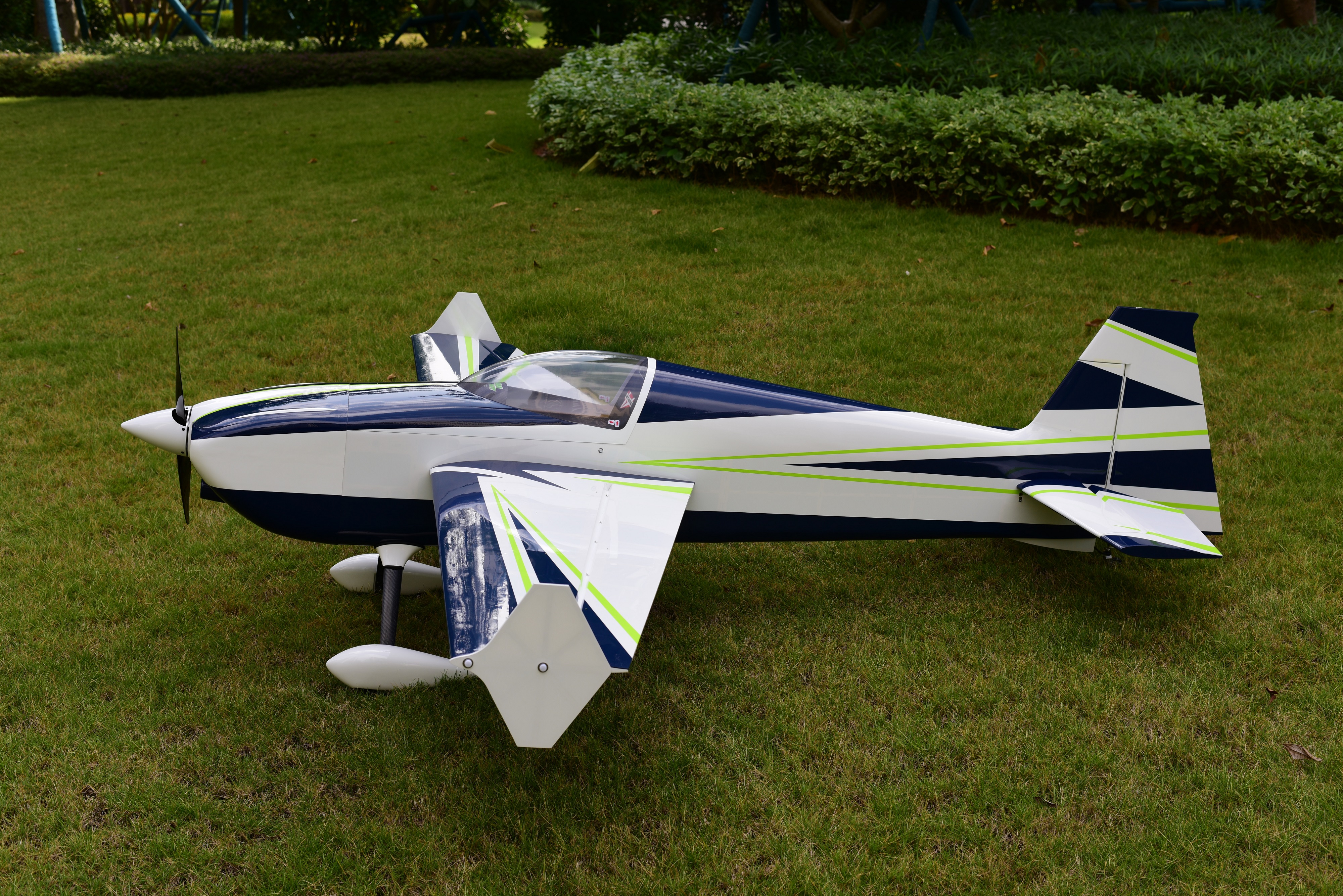 Edge 540 - 91 V2 - blau/weiß/grün