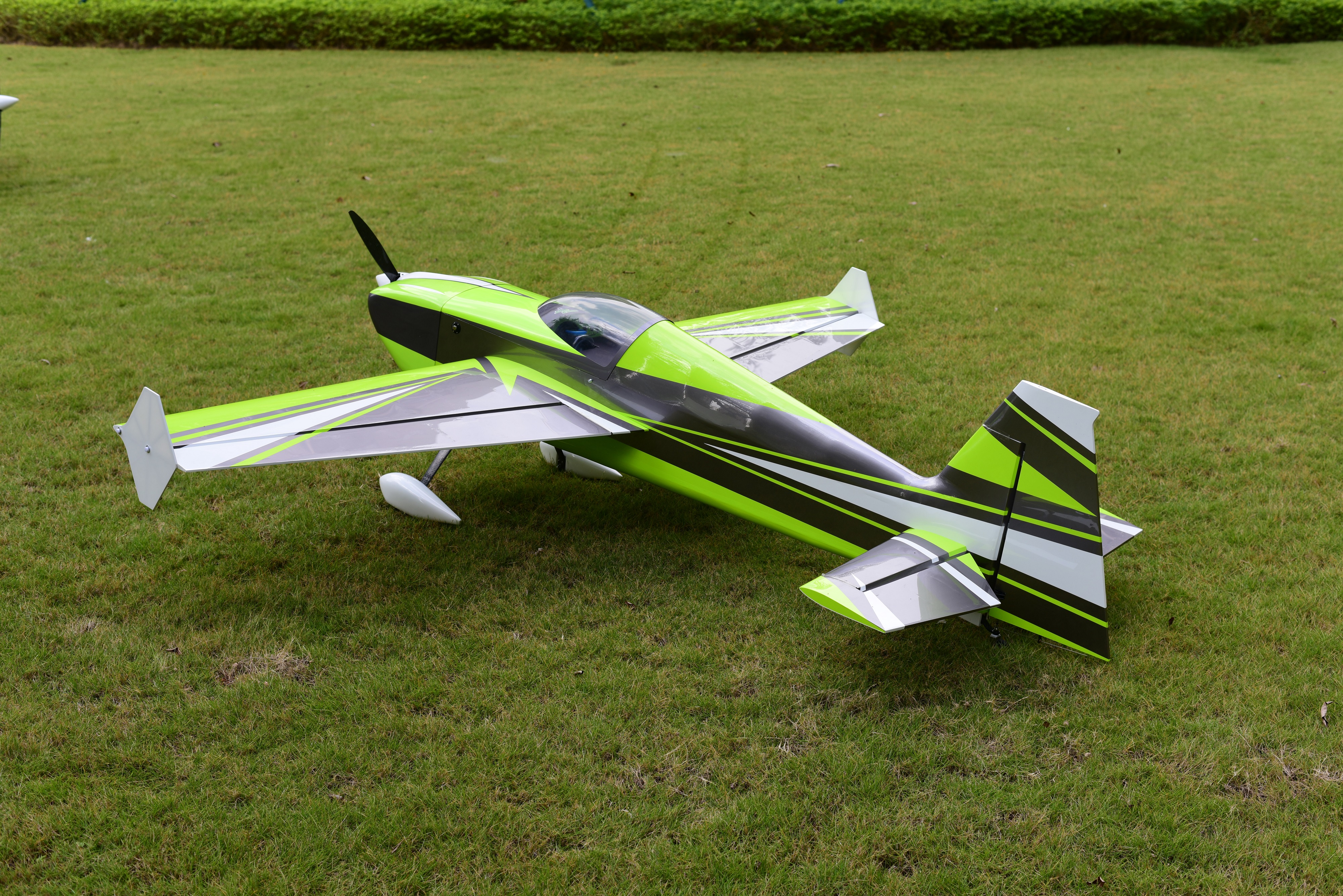 Edge 540 - 91 V2 - grau/grün/weiß - D