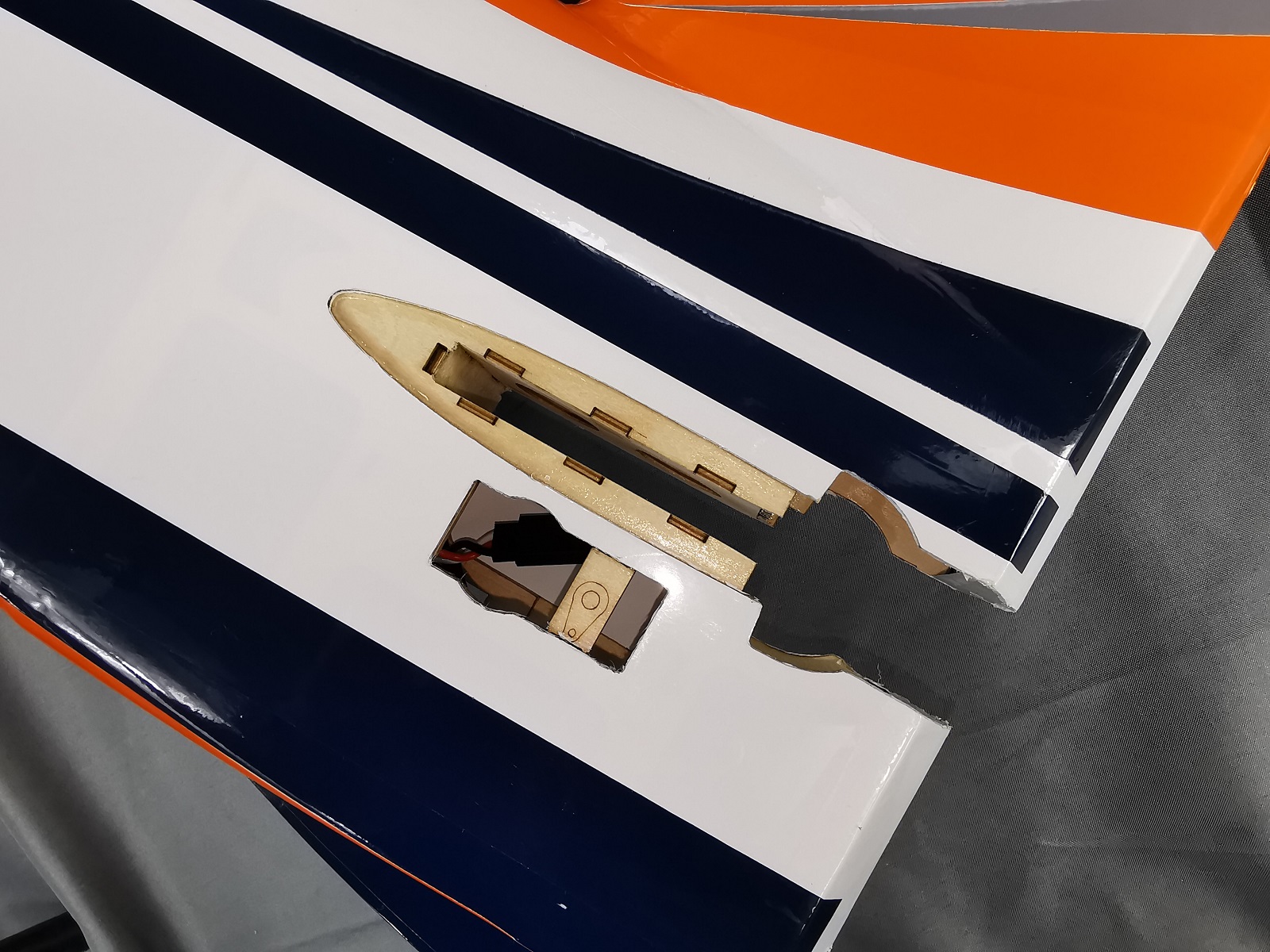 YAK 54 - 60 - weiß/orange/blau - B