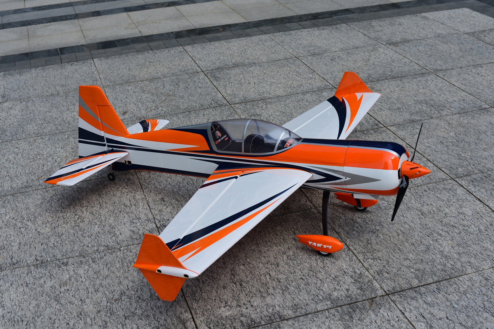 YAK 54 - 60 - weiß/orange/blau - B