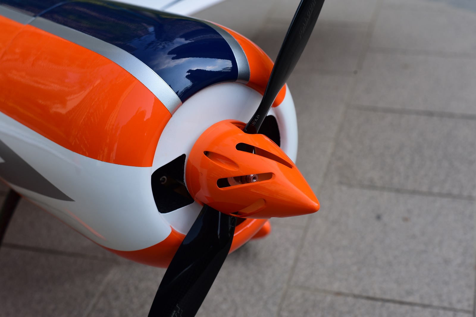 YAK 54 - 60 - weiß/orange/blau - B