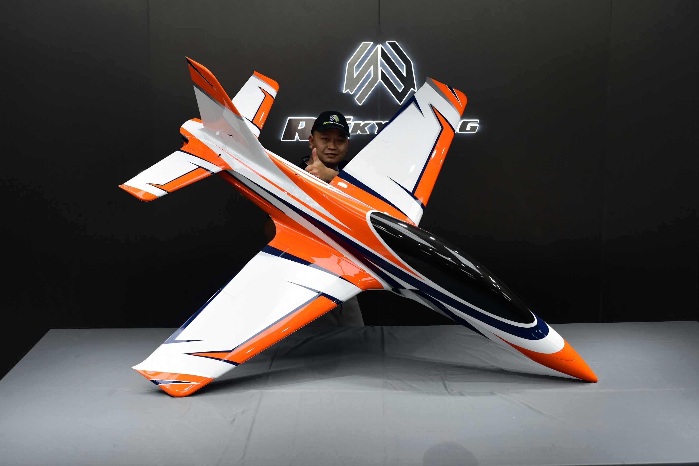 Falcon 81,5 - orange/schwarz/grau/weiß - C